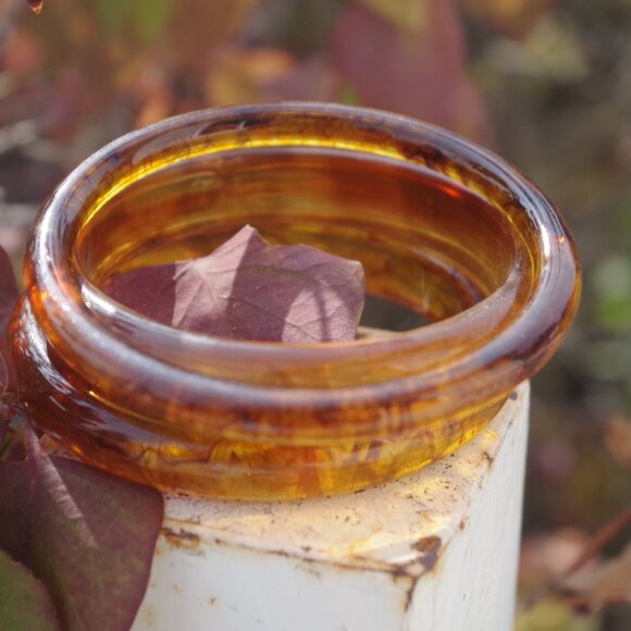 Three Vintage Lucite Translucent Rootbeer Bangles - Picture 1 of 5
